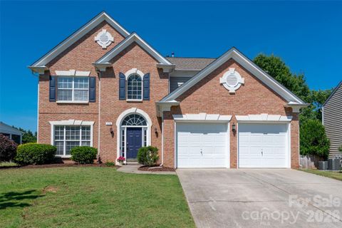 8518 Dennington Grove Lane pending home in Reavencrest, Charlotte, NC
