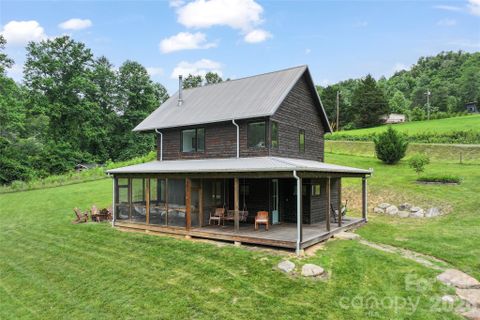 105 Loganberry Trail