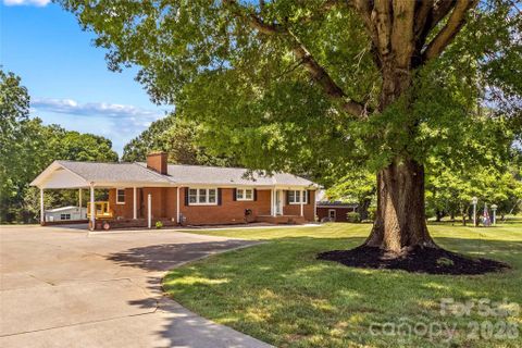 946 Shearers Road