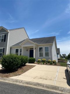 100 N Ferncliff Drive pending home in Mountain Island Village, Mount Holly, NC