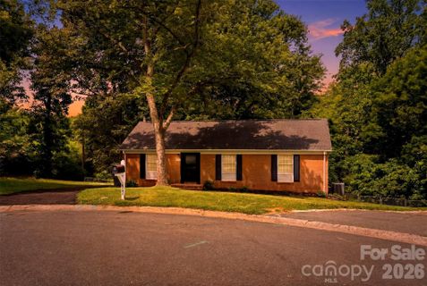 6742 Wild Turkey Lane pending home in Forest Pawtuckett, Charlotte, NC
