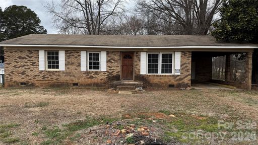 A home in Rolling Hills, Oakboro
