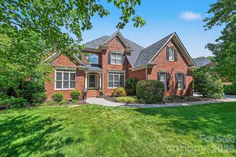 2110 Highland Forest Drive pending home in Weddington Chase, Marvin, NC