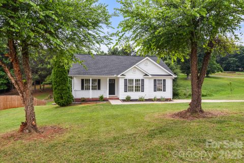 2931 Greenleaf Road pending home in Heron Creek, Clover, SC