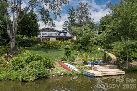 305 Lakewood Drive pending home in Kenilworth, Asheville, NC