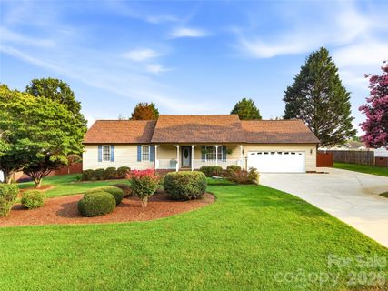 3892 Stoney Creek Drive active home in Stoney Creek Acres, Lincolnton, NC