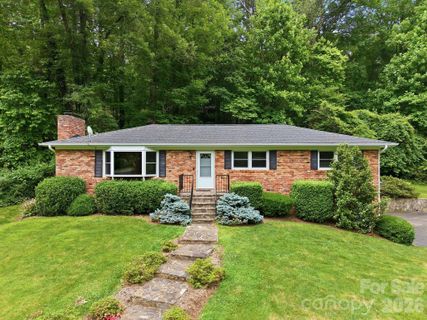 22 Mayfair Drive pending home in Woodside Hills, Candler, NC