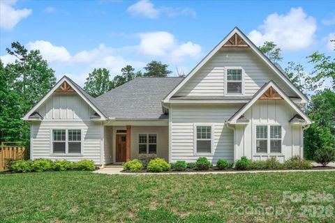 7575 Deer Track Drive pending home in Forest Oaks, Denver, NC
