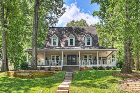1506 Wandering Way Drive active home in Woodbridge, Charlotte, NC