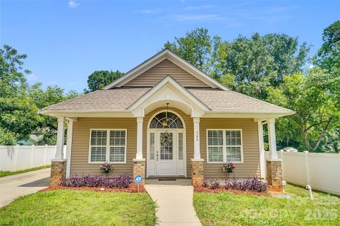 309 Mill Road active home in Biddleville, Charlotte, NC