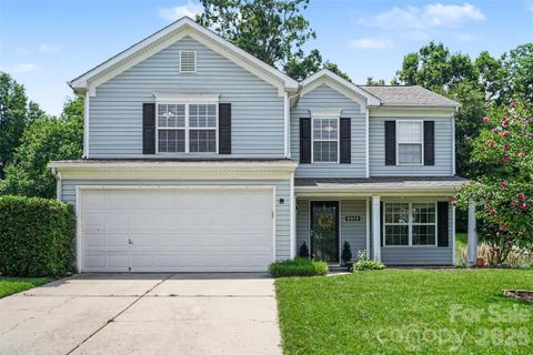 6019 Firethorne Lane pending home in Ashebrook, Concord, NC