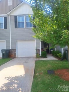 1455 Cypress Loop pending home in Oak Ridge Townhomes, Newton, NC