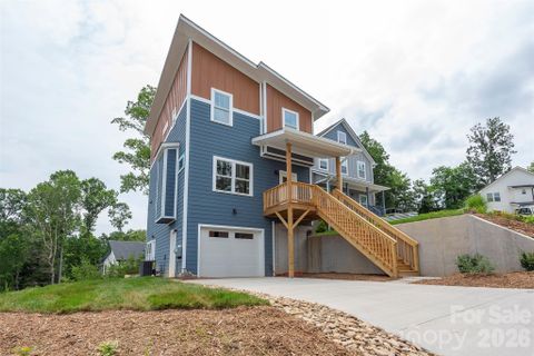6 Berry Crest Lane pending home in Winterhawk, Arden, NC