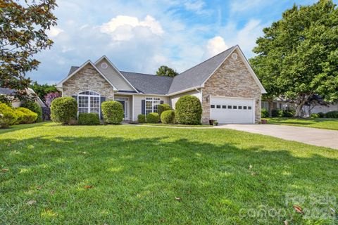 268 Farm Valley Road pending home in Cottages At Livingston Farms, Fletcher, NC