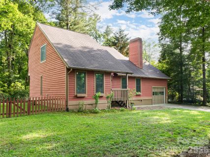 1 Oak Leaf Drive pending home in Wildwood, Fletcher, NC