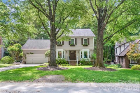 7022 Rocky Falls Road pending home in Stonehaven, Charlotte, NC