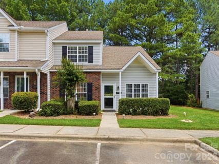 15477 Asterwind Court pending home in Maplecrest, Charlotte, NC