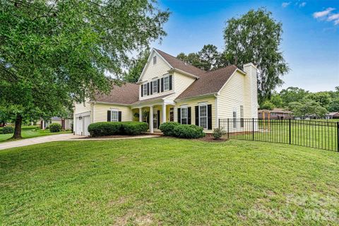 7001 Plough Drive pending home in Windermere, Mint Hill, NC