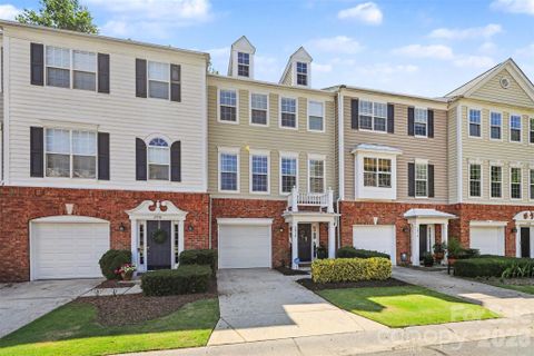 2914 Duvalla Avenue pending home in Magnolia Park, Charlotte, NC