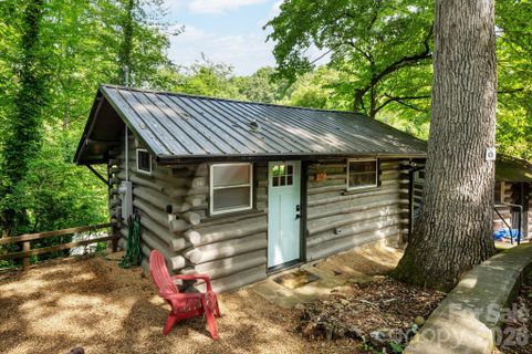 16 Cottage Drive active home in Homeland Park, Asheville, NC
