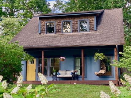 216 Hiawassee Avenue pending home in Methodist Colony, Black Mountain, NC