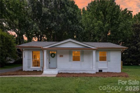 4408 Ivanhoe Place active home in Windsor Park, Charlotte, NC