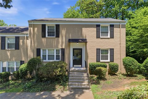 525 Wakefield Drive pending home in Selwyn Village, Charlotte, NC
