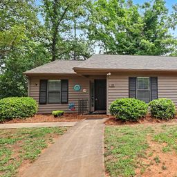 123 Cedar Hollow Street