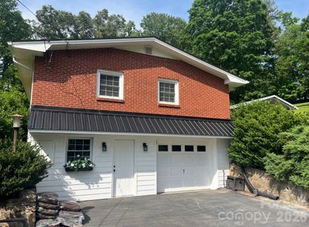 6 Greene Knoll Drive