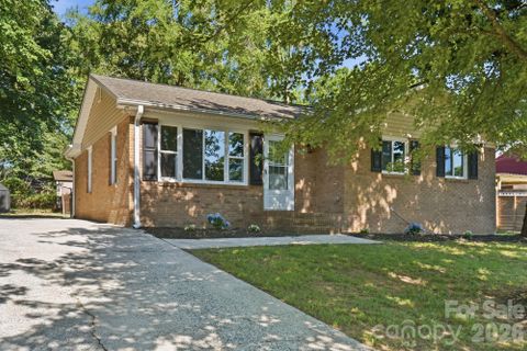 9828 Starwood Drive active home in Cabarrus Woods, Charlotte, NC
