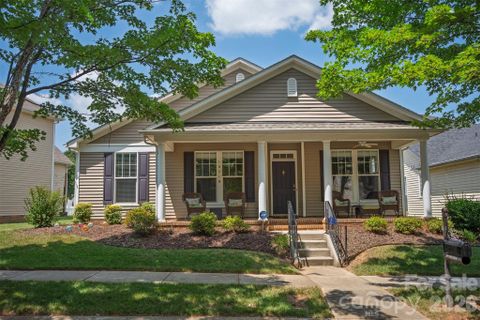 15718 Seafield Lane pending home in MacAulay, Huntersville, NC