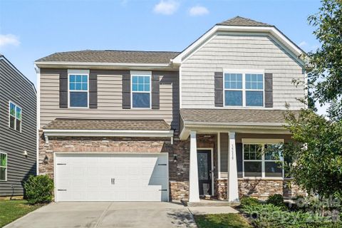15119 Moulin Court Drive active home in Chateau, Charlotte, NC