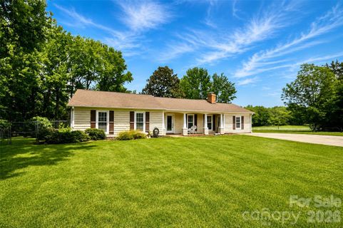 7904 Saddleview Court active home in Steeplechase, Charlotte, NC