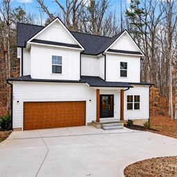 140 Meadowfall Lane