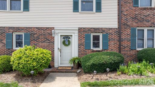 1330 5th Street active home in Tara Woods, Hickory, NC