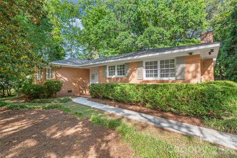 1612 Redcoat Drive pending home in Queens Grant, Charlotte, NC