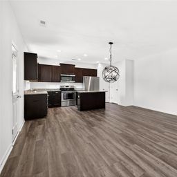 9013 Magnolia Lily Avenue