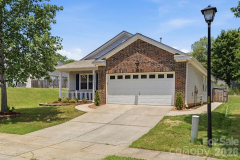 2211 Savannah Hills Drive pending home in Matthews Grove, Matthews, NC