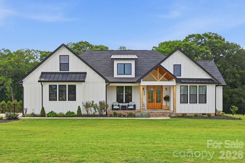237 Triple Ponds Court active home in Edmunds Farm, Clover, SC