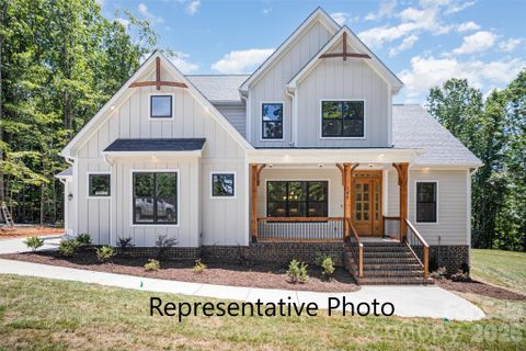 627 Short Stroll Court pending home in Shepherds Trace, Clover, SC
