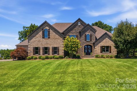 142 Riverchase Lane pending home in Walden Ridge, Mooresville, NC