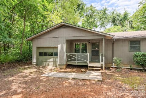 100 Stonewall Avenue active home in Grovemont, Swannanoa, NC