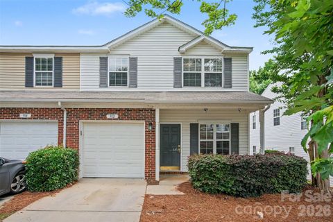 912 Little Creek Drive pending home in Cascades At River Crossing, Fort Mill, SC
