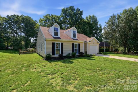 8917 Danson Drive active home in Raeburn, Charlotte, NC