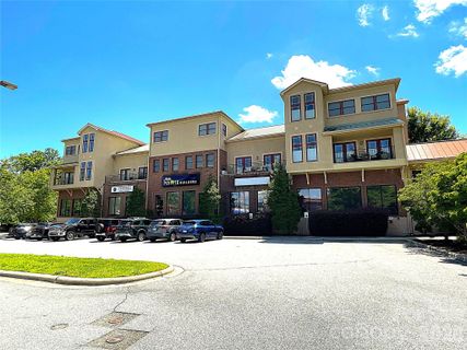 475 S Church Street active home in Beacon Commons, Hendersonville, NC