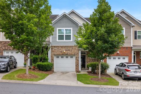 7044 Woodsbay Lane active home in The Woodlands, Rock Hill, SC
