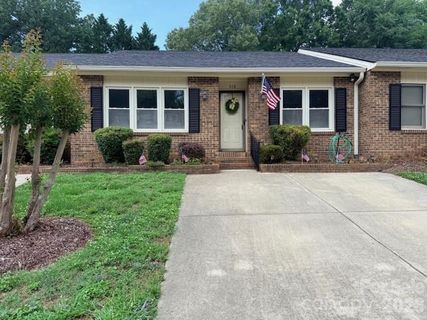 518 Camrose Circle pending home in Oakleaf, Concord, NC