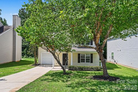 8621 Berrybrook Lane active home in Oakbrooke, Charlotte, NC