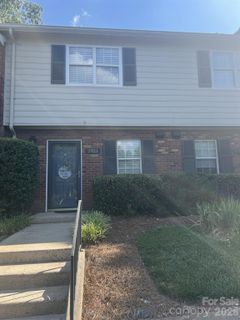 2921 Heathstead Place pending home in Heathstead, Charlotte, NC