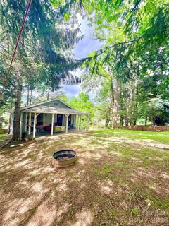 14 Border Street active home in Ridgecrest, Black Mountain, NC
